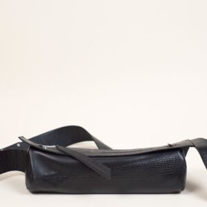 TUBA CROCÉ – czarna skórzana torebka crossbody